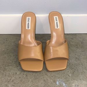✨ (NEW) - Tan Leather Steve Madden Heels
